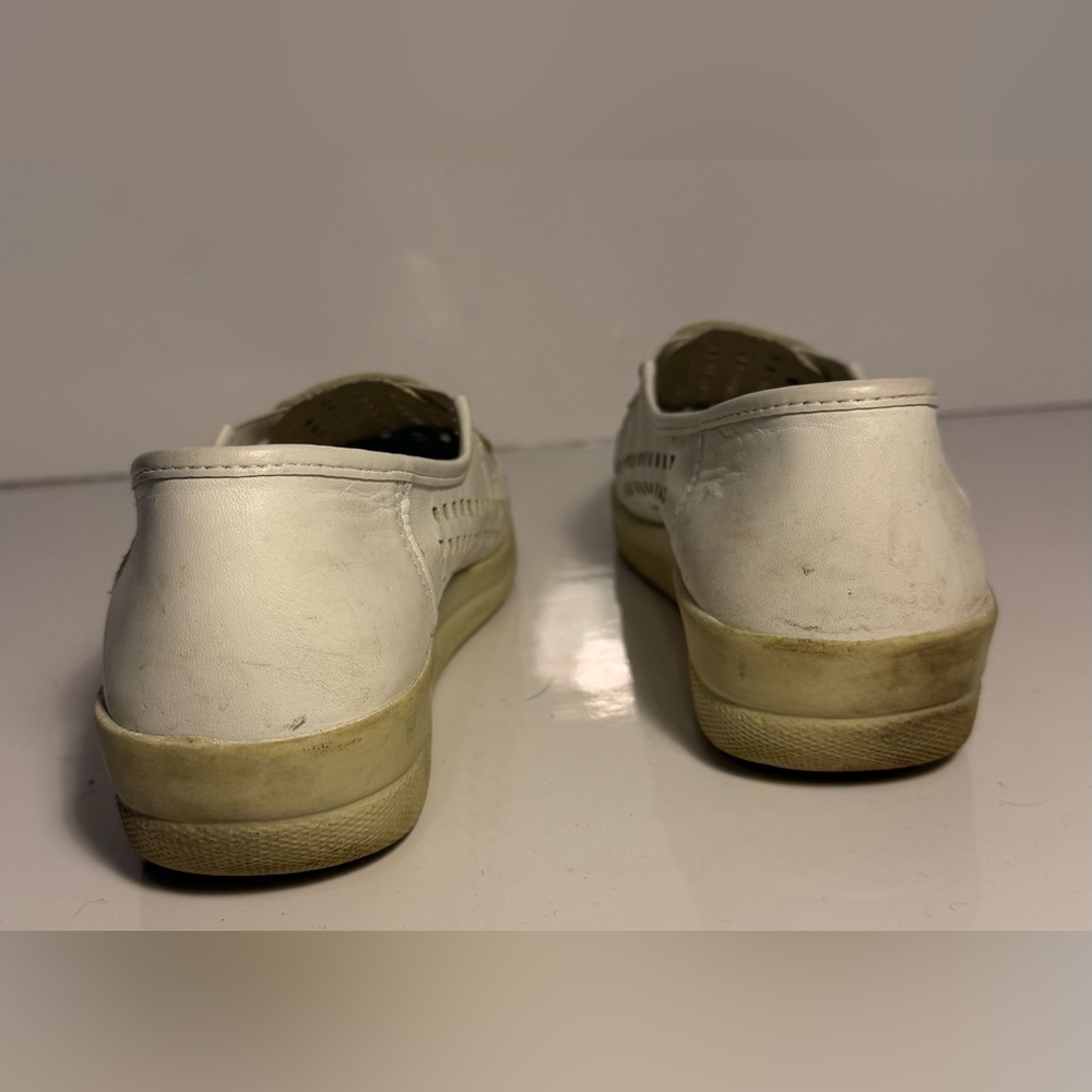 Volks Walkers Shoes Women's EUR 37/7-7.5White Leathr PerferatedComfort Europian - Picture 4 of 6